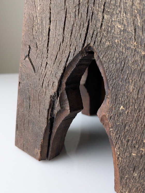 Image 1 of Taburete monástico de roble con pedestal y perforaciones de trébol, estilo neogótico francés, década de 1900.