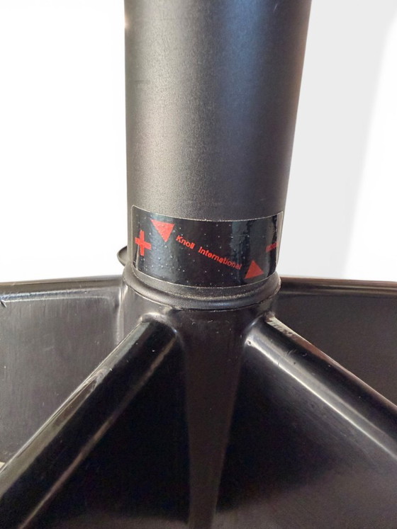 Image 1 of Een paar bureaustoelen van Richard Sapper voor Knoll - Zwart leer op glijders, circa 1979