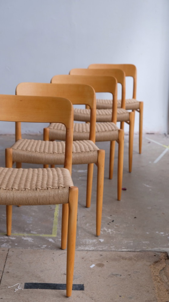 5 gerestaureerde Moller 75 stoelen in beukenhout – Niels Otto Møller, Eetkamerstoelen, Wood (photo 4 of 12)