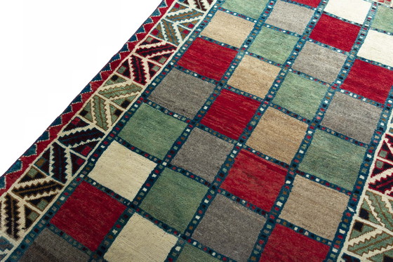 Image 1 of Handgeknüpfter Gabbeh Nomadenteppich – 183 x 107 cm – Farbige Karos & Tribal-Bordüre