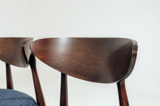 Image 1 of Set di 6 sedie da pranzo scandinave in tessuto bouclé blu navy dal design moderno.