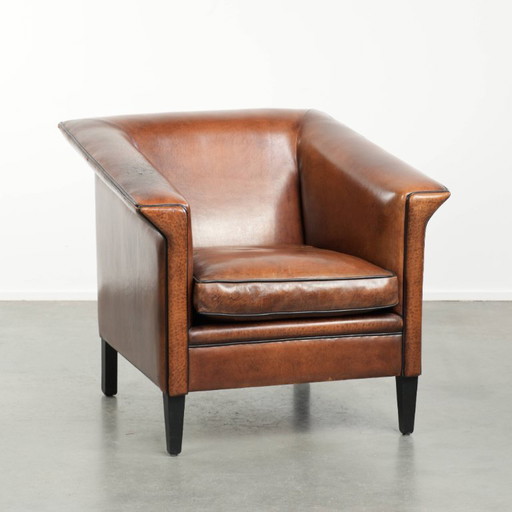 Strakke schapenleren Art Deco design armchair/ fauteuil met zwarte biezen en een prachtige warme kleur