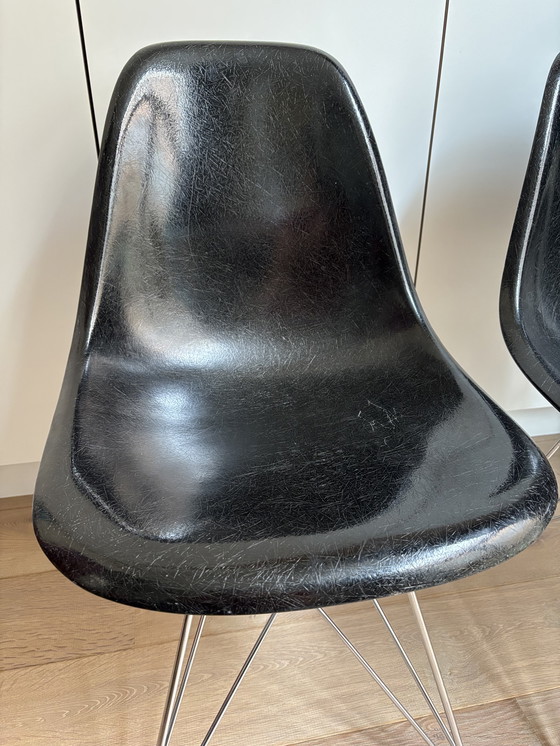 Image 1 of 2x Eames Miller DSR Glasvezel Side Chairs – Zwart