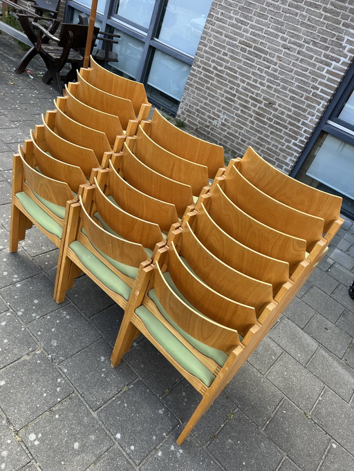 Partij van 20 vintage stapelbare stoelen ‘60