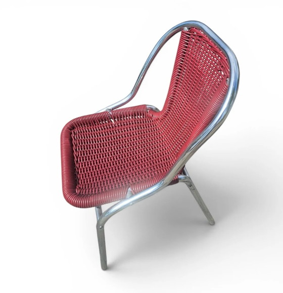 6 x sedia rossa in alluminio per interni/esterni con intreccio sintetico (effetto rattan) anni '80 (photo 13 of 20)