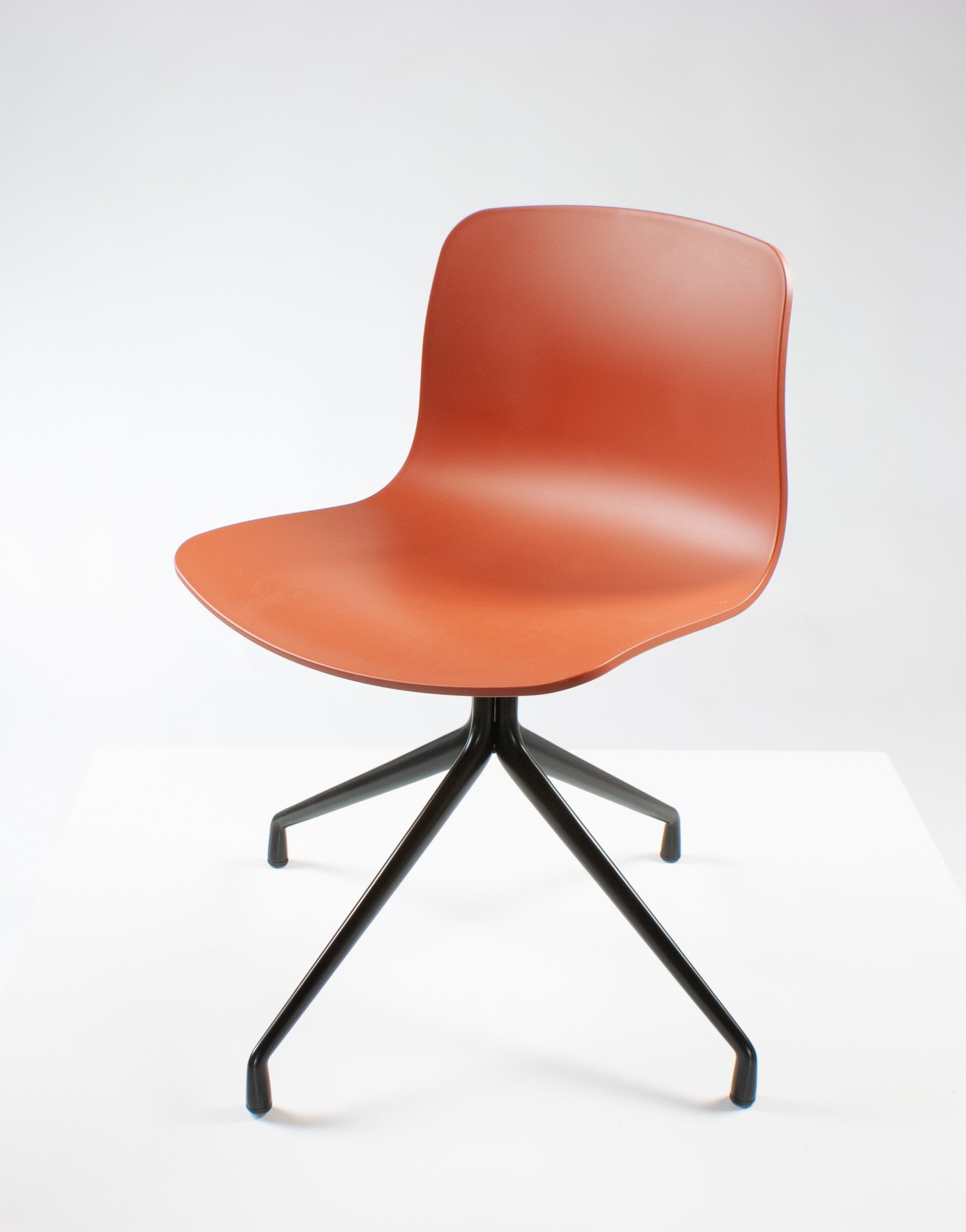 ［maru］HAY AAC ABOUT A CHAIR オレンジ Hay About a Chair AAC 10 - Orange | Design by Hee Welling | €245