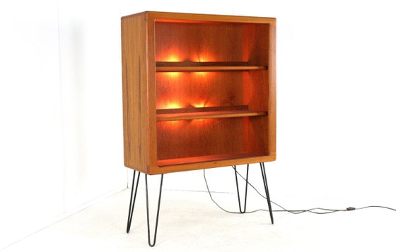 Image 1 of Dyrlund vitrinekast vintage Deens design