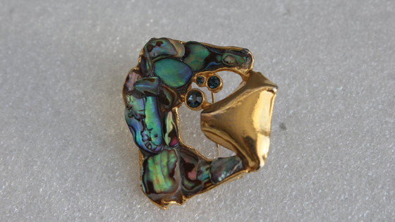 Image 1 of Große Handgefertigte Brosche Aus Vergoldetem Metall mit Abalone Einlagen und 3 Kleinen Blauen Geschliffenen Steinen Unikat