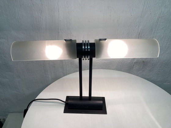 Image 1 of Lampada da tavolo di design anni '80 con 2 paralumi in vetro e metallo