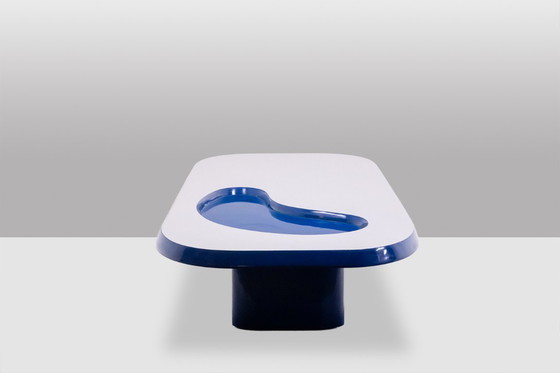 Image 1 of Tavolino organico in alluminio e laccato. Contemporaneo.