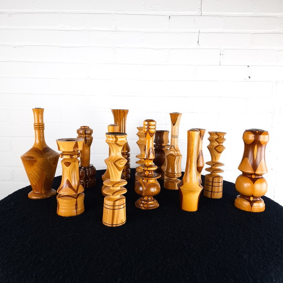 Image 1 of Set 14 vintage handgedraaide houten kandelaren en vaasjes