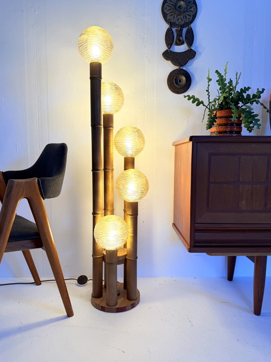 Image 1 of Brutalistische vloerlamp, bamboe & glas ‘80