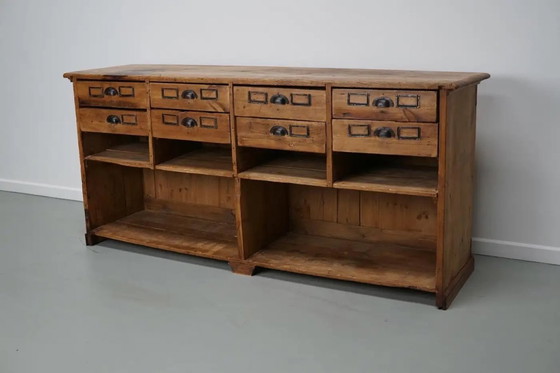 Image 1 of Mobiletto rustico da farmacia tedesco d'epoca / bancone da negozio in pino, anni '30