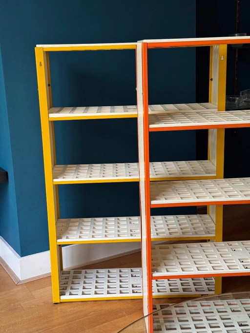 Dos armarios de pared vintage