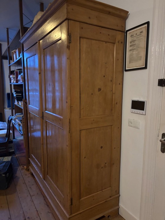 Image 1 of Antieke grenen kast