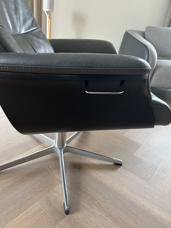 Image 1 of 2x Conform Tme Out fauteuils met 1 voetenbank