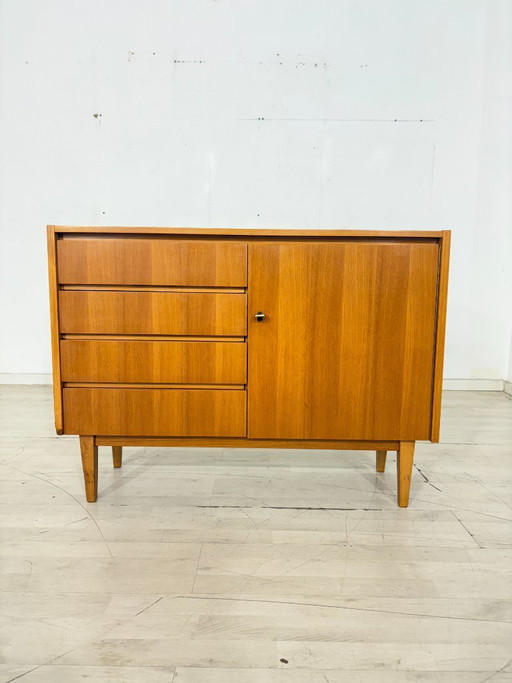 Commode uit het midden van de vorige eeuw / commode uit de jaren 60 / vintage dressoir