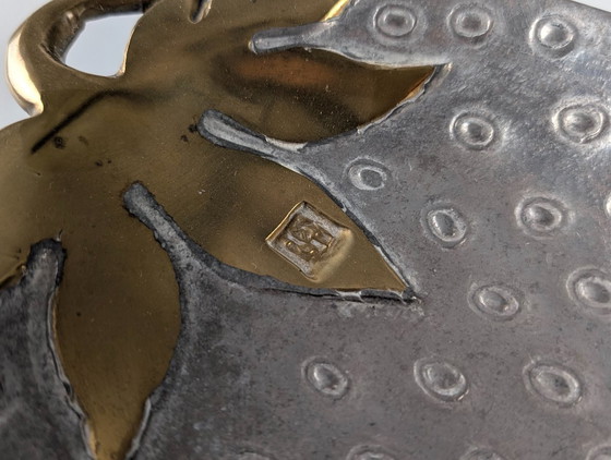 Image 1 of Aardbeienschaal van messing en aluminium van David Marshall, Spanje, jaren 70.
