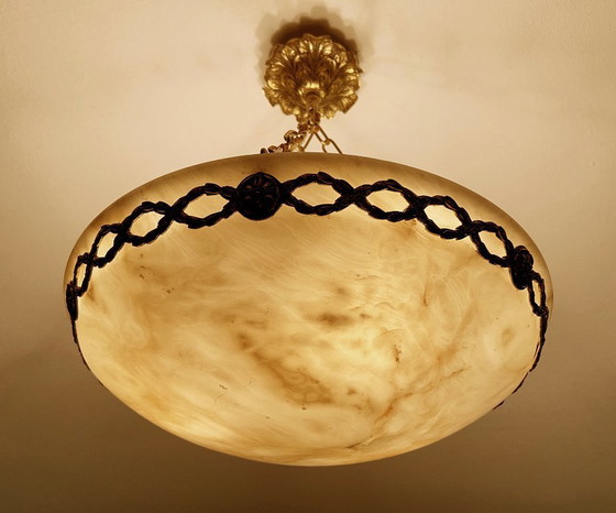 Image 1 of Lampada a sospensione in alabastro e bronzo in stile Art Déco francese