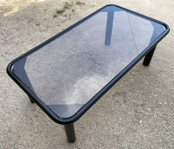 Image 1 of Vintage zwarte buisvormige salontafel met blad van rookglas van Yves Boutboul, 1980.