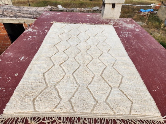 Image 1 of Groot Marokkaans Beni Ourain tapijt 300 x 200 cm – Handgeweven ivoorkleurig wollen Berber tapijt met ruitpatroon