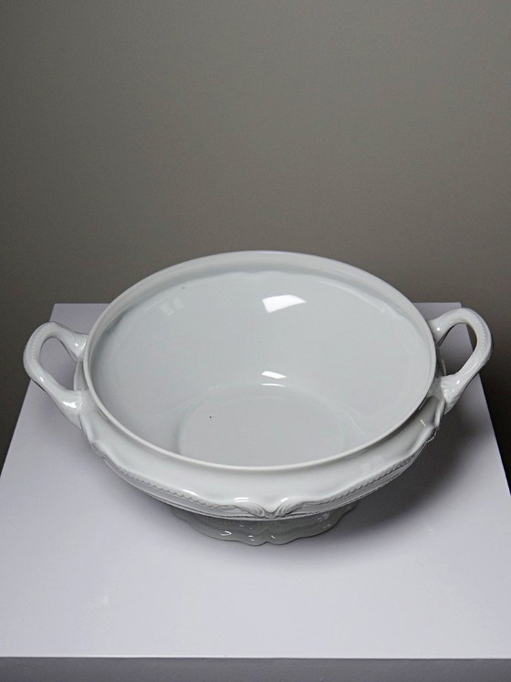 Image 1 of Plato hondo/de verduras de porcelana blanca fina de Limoges, atribuido a Barnardaud, de época.