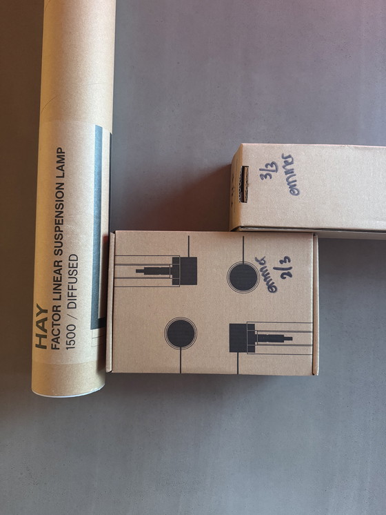 Image 1 of Lampada HAY, lineare nera - NIEUW IN DOOS