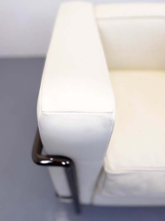 Lc2 Chair Ivory Leather, Le Corbusier, Cassina, Charlotte Perriand Seats – Sillones, Metal (photo 8 of 12)