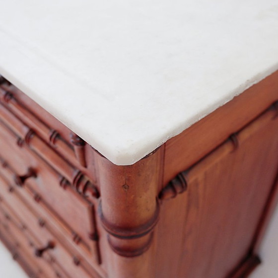 Image 1 of Cómoda de pino oscuro con acabado imitación bambú - Finales del siglo XIX