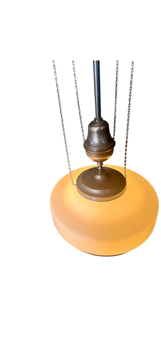 Image 1 of Lampada da soffitto originale in stile Art Nouveau, tipica delle caffetterie viennesi. Questa lampada da soffitto in vetro opali