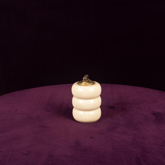 Briquet de table Tommaso Barbi en céramique mouchetée crème et laiton 1970 – Objets déco, Ceramic, Brass (photo 2 of 15)