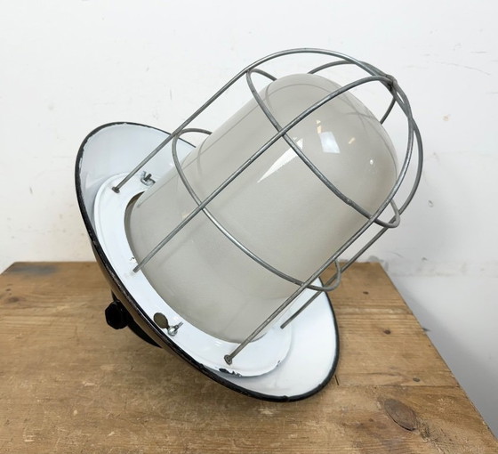 Image 1 of Industriële zwarte geëmailleerde fabriekshanglamp, jaren 60