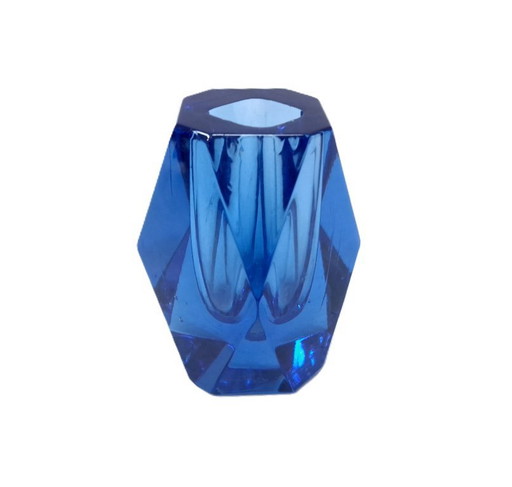 Vase vintage en verre bleu à facettes