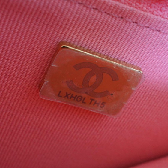 Image 1 of CHANEL GELDBÖRSE AN DER KETTE – TREND