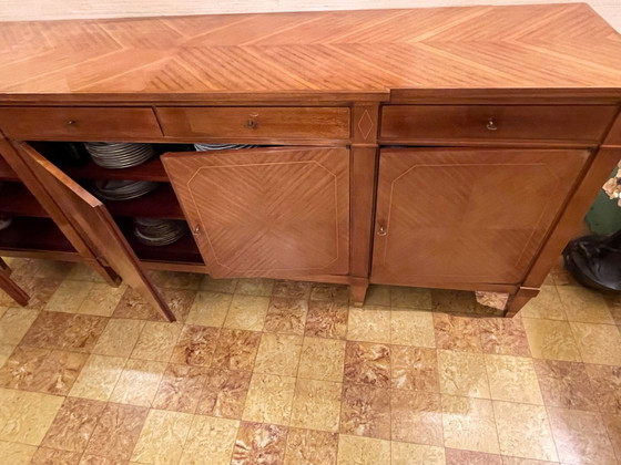 Image 1 of Elegante commode van massief mahoniehout met 4 deuren en 4 lades in de Directoire-stijl.