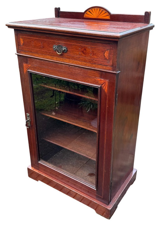 Vetrina in mogano massello | 1890–1900 | Neorinascimentale / Art Nouveau | Intarsi ovunque!