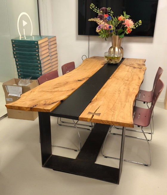 Image 1 of Unieke massief houten / metalen tafel