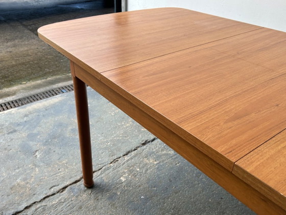 Image 1 of Table de salle à manger extensible de style moderne du milieu du siècle par Schreiber Furniture
