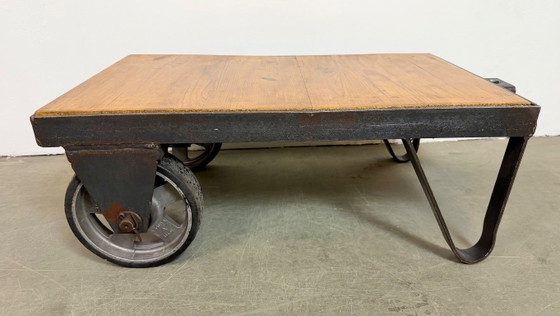 Image 1 of Carrito de mesa de centro industrial negro, década de 1960.