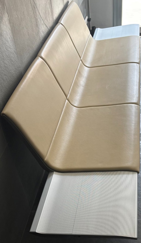 Image 1 of Panca in pelle a 3 posti + 2 comodini