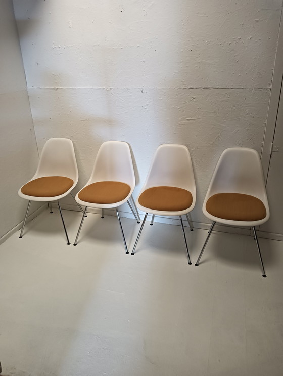Image 1 of 4 x Vitra Eames DSX-stoelen