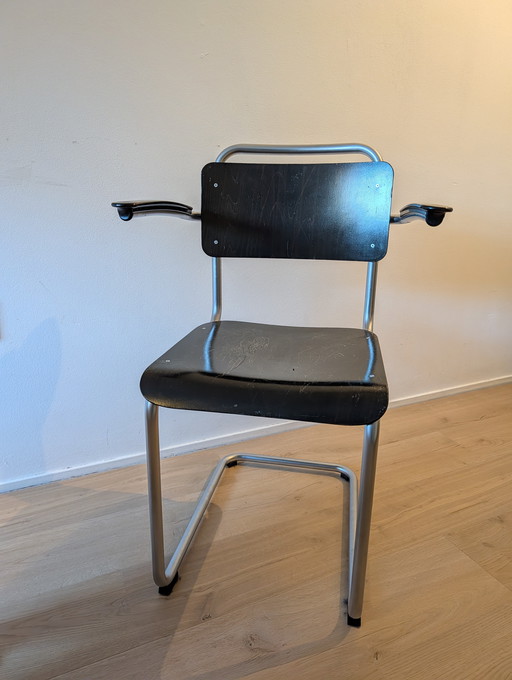 Quatre chaises Gispen, modèles 101 et 201