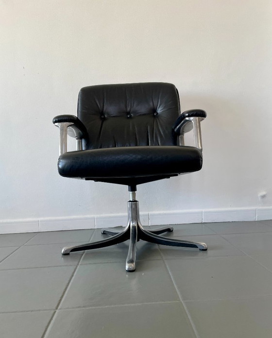 Image 1 of Poltrona modello P126, disegnata da Osvaldo Borsani per la prestigiosa azienda italiana Tecno S.p.A. nel 1966.