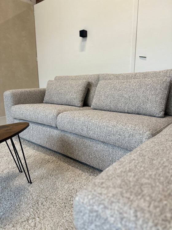 Image 1 of Sofá de muestra gris jaspeado en perfecto estado, 320x173 cm.