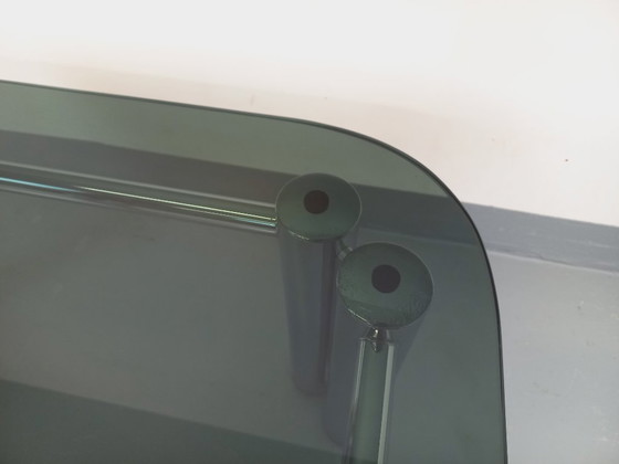 Image 1 of Vintage Italiaanse vierkante Space Age salontafel van gerookt glas en verchroomd metaal uit de jaren 70