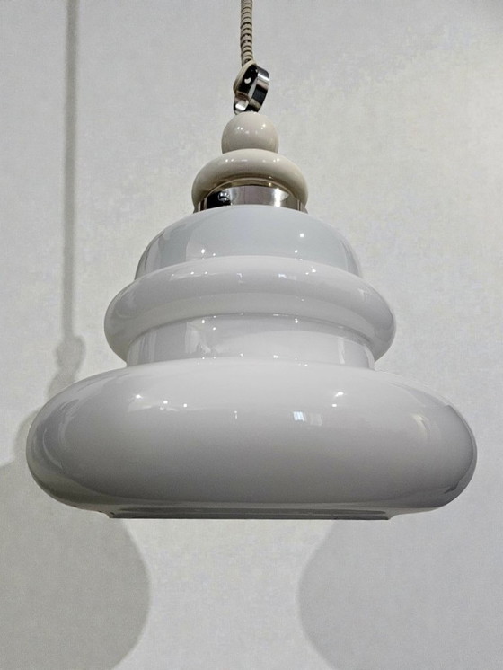 Image 1 of Grande lampada a sospensione "Gradoni" in stile spaziale – Vetro bianco pesante – Italia anni '70