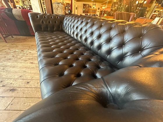 Image 1 of Canapé Chesterfield en cuir de vachette Wade