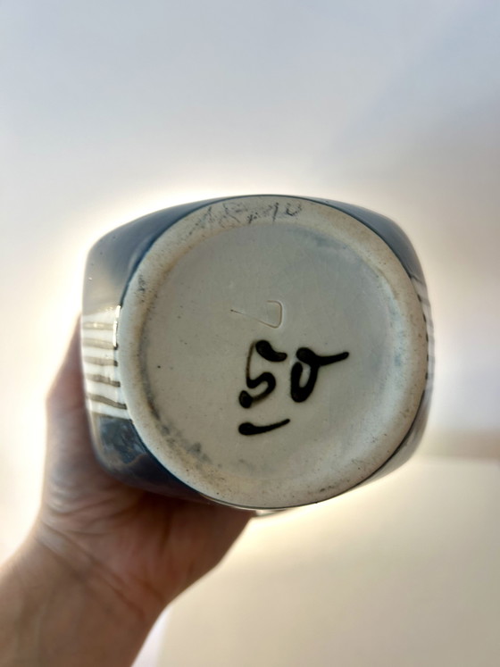 Image 1 of Une lampe de table sans fil très charmante, fabriquée à partir d'un vase en faïence des années 1950/60.