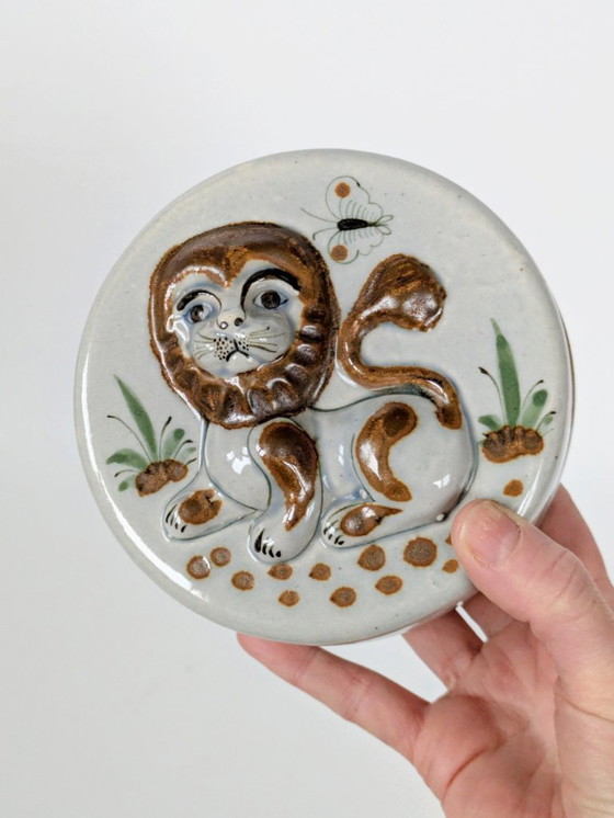 Image 1 of Keramische doos met deksel in Tonala-stijl uit de jaren 70: speels, gesigneerd aardewerk in volkskunststijl.