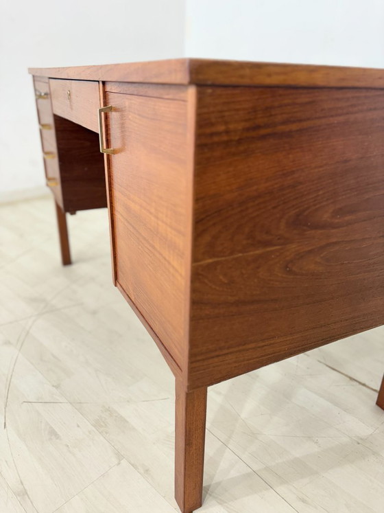 Image 1 of Bureau uit het midden van de vorige eeuw / Deens teakhouten bureau / vintage bureau / bureau uit de jaren 60